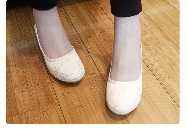 Damskie buty retro w stylu etnicznym z Haftem na wysokim obcasie i tkaninowym klinem - płytkie buty na gumowej podeszwie - Wianko - 10