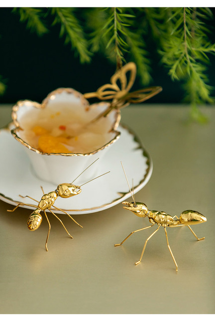 Figurka handmade złota mrówka - lekka i luksusowa ozdoba do domu i salonu - Wianko - 3