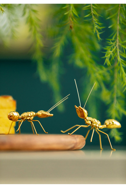 Figurka handmade złota mrówka - lekka i luksusowa ozdoba do domu i salonu - Wianko - 7