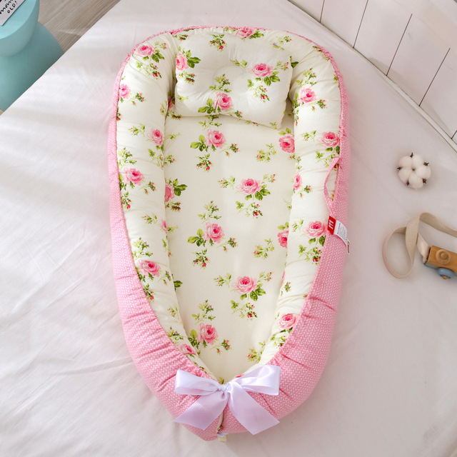 Przenośne łóżeczko Babynest dla dzieci - 100% bawełna, oddychające, składane, zdejmowane i zmywalne, zmieniające się poduszki, łóżko turystyczne Bionic pieluchy - Wianko - 2