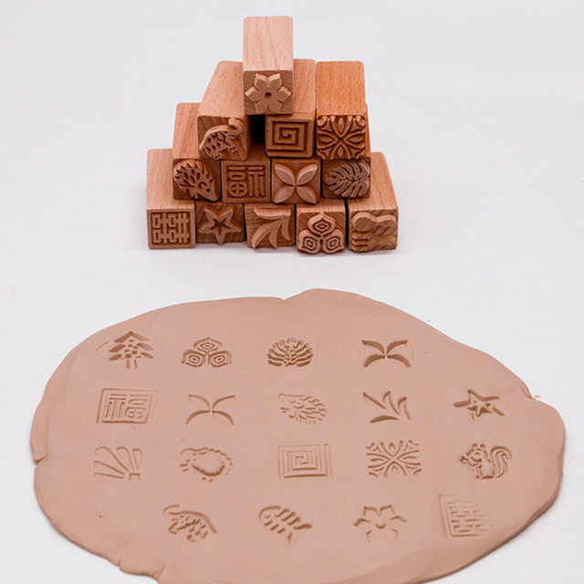 Sztuka ceramiczna z wyrytem księżycowym - kwadrat, 2cm, lite drewno, tekstura, rzeźba, grawerowanie - Wianko - 2