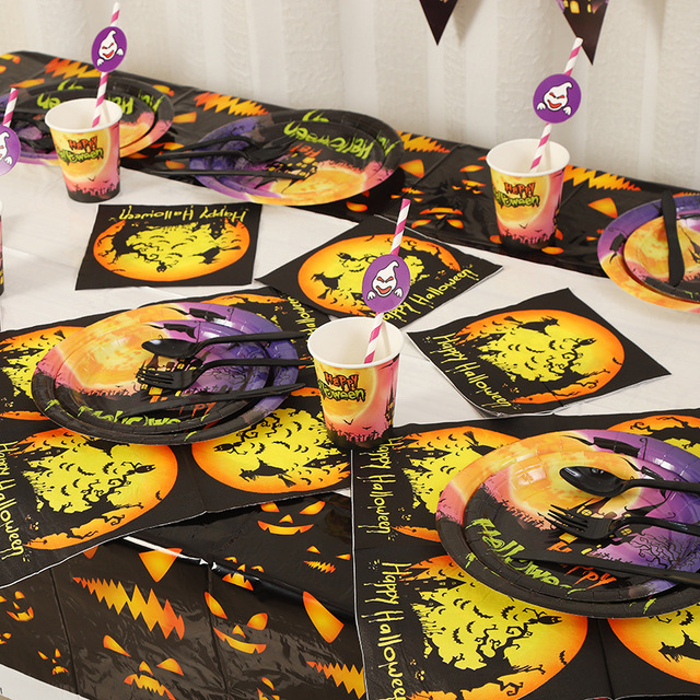 Halloween - dekoracje DIY: papierowe kubki, talerze, proporczyki - Wianko - 1