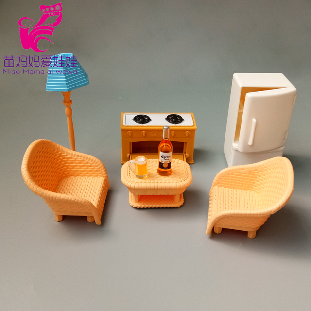Domek dla lalek z miniaturowym jedzeniem, zabawą i meblami oraz kieszenią na akcesoria do toalety i umywalką - Wianko - 36