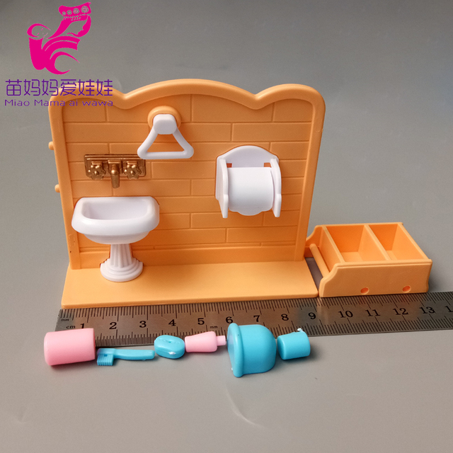 Domek dla lalek z miniaturowym jedzeniem, zabawą i meblami oraz kieszenią na akcesoria do toalety i umywalką - Wianko - 70
