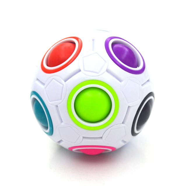 Antystresowa kostka na biurko - kolorowa tęczowa piłka do piłki nożnej o magicznym działaniu - Wianko - 1