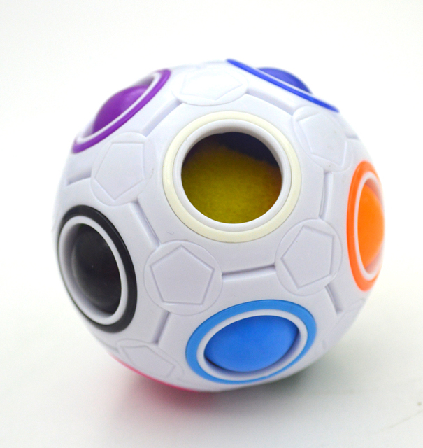 Antystresowa kostka na biurko - kolorowa tęczowa piłka do piłki nożnej o magicznym działaniu - Wianko - 2