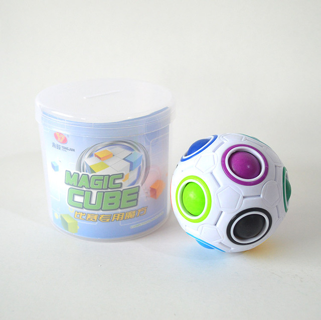 Antystresowa kostka na biurko - kolorowa tęczowa piłka do piłki nożnej o magicznym działaniu - Wianko - 4