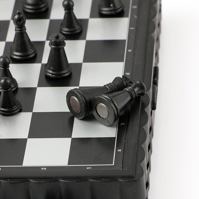 Mini zestaw szachowy - składane, magnetyczne, plastikowe szachy na przenośnej szachownicy - zabawka dla dzieci 2021 - Wianko - 4