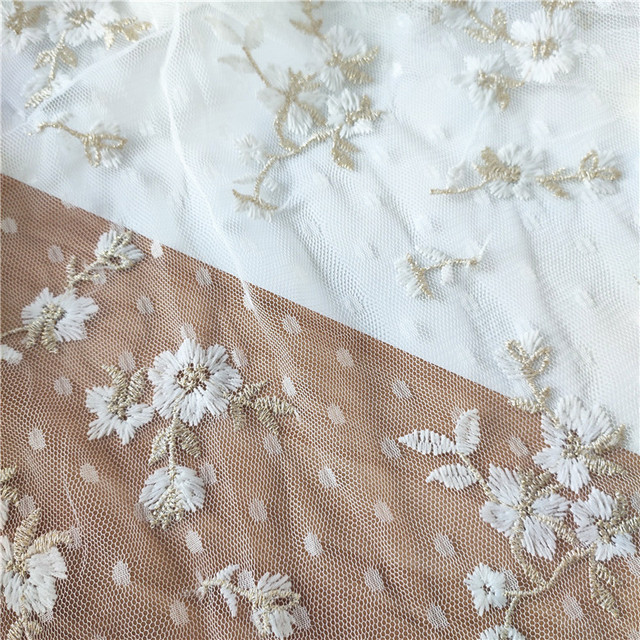 Materiał tiulowy z białym wzorem w kwiaty i kropkami - idealny do haftowania, sukienek i spódnic na wesele - Wianko - 7