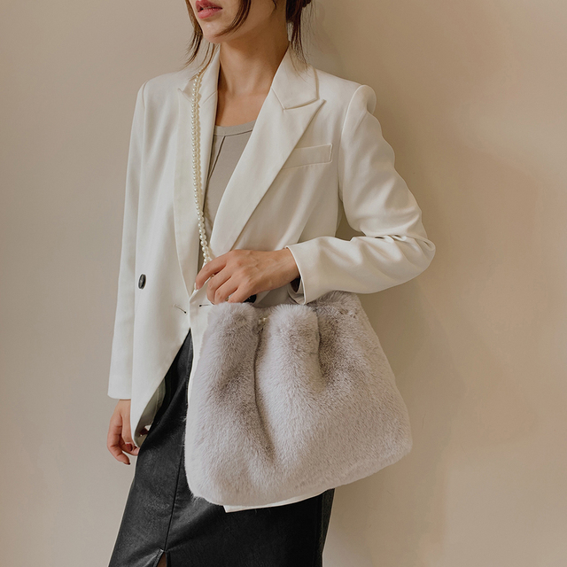 Furry luksusowa torebka futerkowa na ramię z rączkami i perłami dla kobiet 2021 zima - Wianko - 24