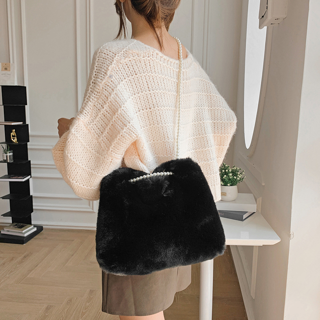 Furry luksusowa torebka futerkowa na ramię z rączkami i perłami dla kobiet 2021 zima - Wianko - 30