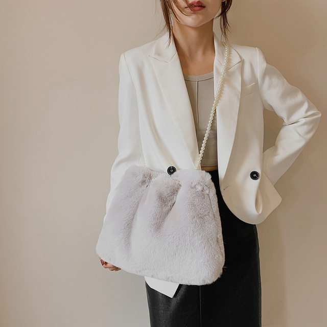 Furry luksusowa torebka futerkowa na ramię z rączkami i perłami dla kobiet 2021 zima - Wianko - 23