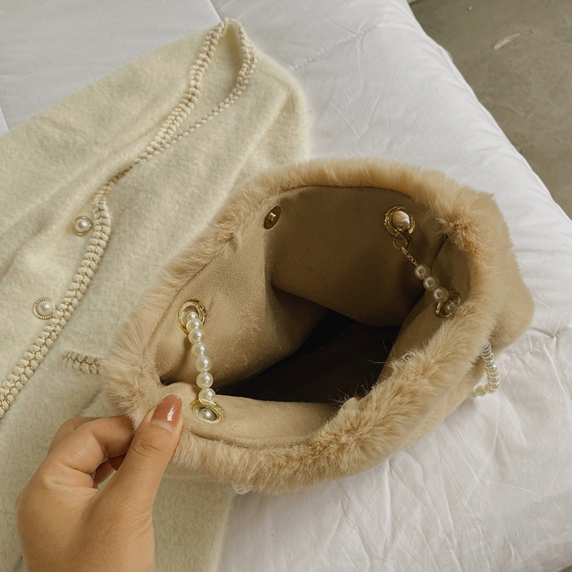 Furry luksusowa torebka futerkowa na ramię z rączkami i perłami dla kobiet 2021 zima - Wianko - 48