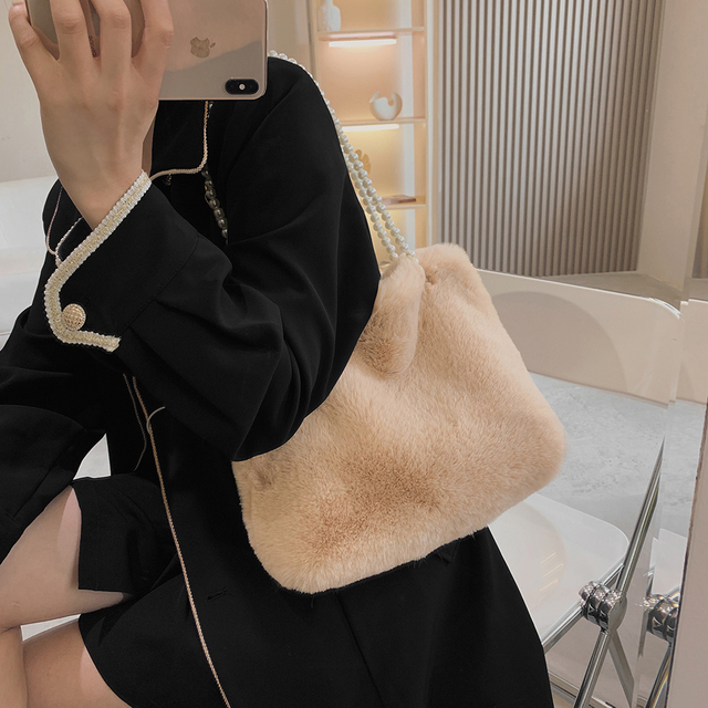 Furry luksusowa torebka futerkowa na ramię z rączkami i perłami dla kobiet 2021 zima - Wianko - 5