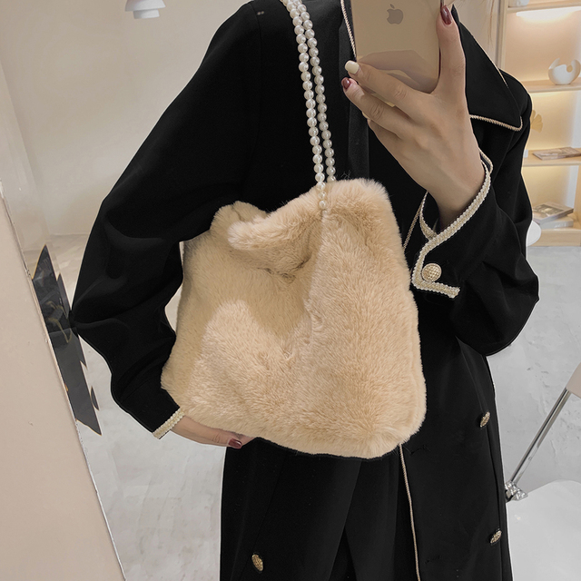 Furry luksusowa torebka futerkowa na ramię z rączkami i perłami dla kobiet 2021 zima - Wianko - 3