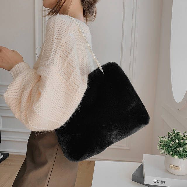 Furry luksusowa torebka futerkowa na ramię z rączkami i perłami dla kobiet 2021 zima - Wianko - 26