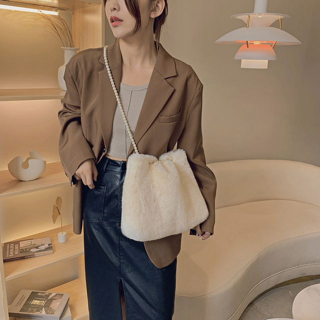 Furry luksusowa torebka futerkowa na ramię z rączkami i perłami dla kobiet 2021 zima - Wianko - 15