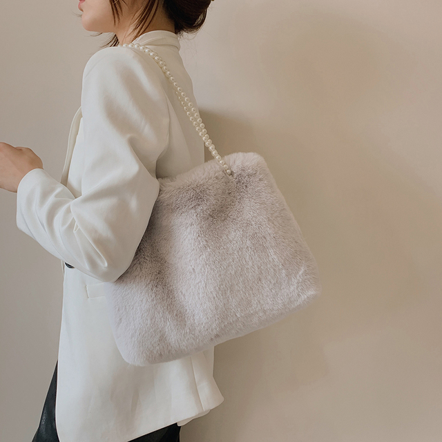 Furry luksusowa torebka futerkowa na ramię z rączkami i perłami dla kobiet 2021 zima - Wianko - 19