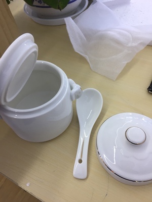 Moda biały emaliowany ceramiczny garnek do gotowania zupy Pos odporny na wysoką temperaturę i zapiekanki - naczynia kuchenne ceramiczne - Wianko - 27