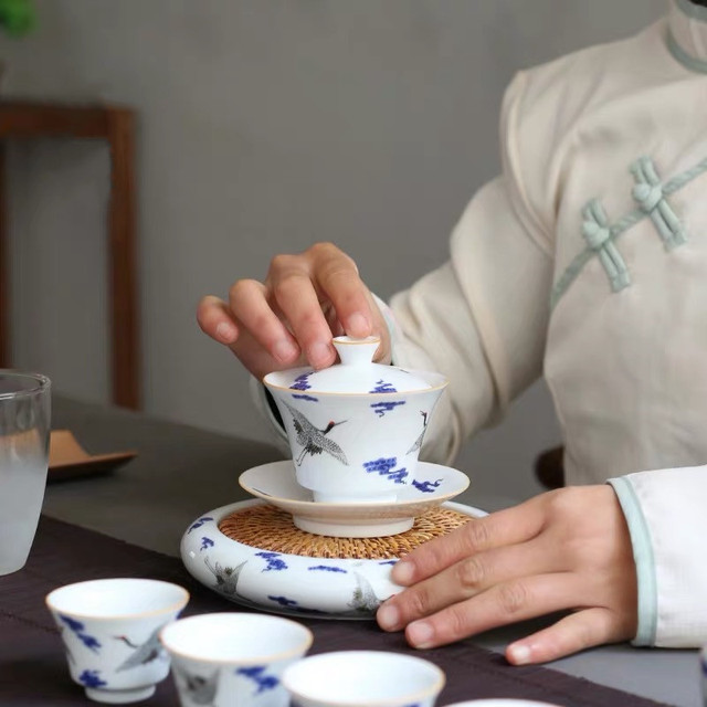 Porcelanowa Gaiwan niebiesko-biała z ręcznie malowanym żurawiem, idealna do parzenia herbaty - Wianko - 8