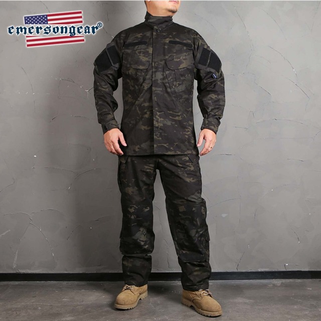 Spodnie bojowe R6 Emersongear CP - myśliwska wersjaSkładający się z koszuli i spodni, ten bojowy zestaw R6 Emersongear to idealne rozwiązanie dla polowego ubioru. Wykonane z wysokiej jakości materiałów, zapewniających komfort i trwałość, te jednolite w odcieniach CP pole taktyczne wojskowe spodnie bojowe są doskonałe dla miłośników myślistwa - Wianko - 2