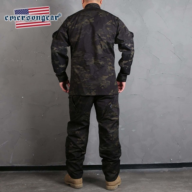 Spodnie bojowe R6 Emersongear CP - myśliwska wersjaSkładający się z koszuli i spodni, ten bojowy zestaw R6 Emersongear to idealne rozwiązanie dla polowego ubioru. Wykonane z wysokiej jakości materiałów, zapewniających komfort i trwałość, te jednolite w odcieniach CP pole taktyczne wojskowe spodnie bojowe są doskonałe dla miłośników myślistwa - Wianko - 4