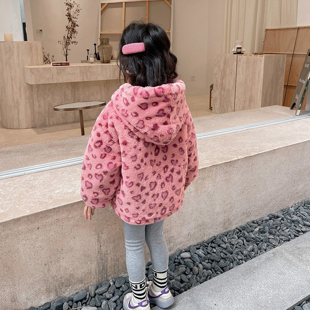 Dziewczęca krótka zimowa kurtka z kapturem Fuzzy w różowym wzorze w cętki dla dzieci od 3 do 7 lat - Wianko - 13
