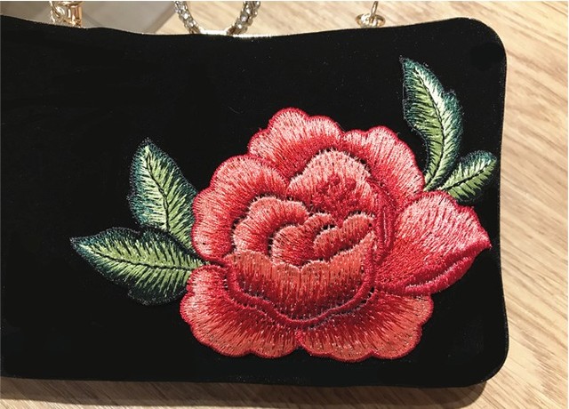 Czarna torebka z aksamitnym haftem kwiatowym w stylu retro i ludowym - Wianko - 7