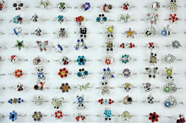 10 sztuk pięknych akrylowych pierścieni regulowanych posrebrzanych R053 - Wianko - 18