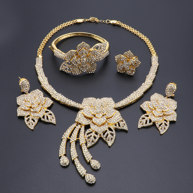 Zestaw biżuterii ślubnej Dubai - wisiorek, naszyjnik, bransoletka, kolczyki, pierścień - kryształ, kwiatowe motywy - Wianko - 9