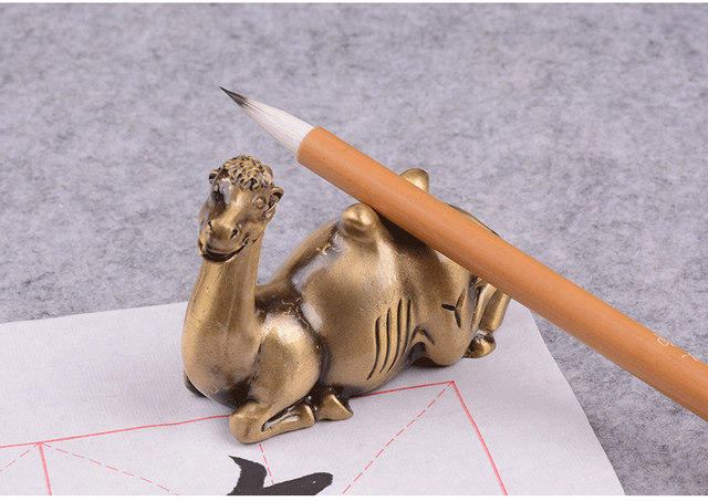 Modelowany uchwyt na szczotki do kaligrafii z antyczną wagą papieru - mosiądzowy wielbłąd z małymi ozdobami - Wianko - 3