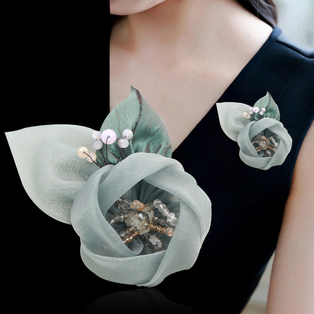 Koreańska broszka z kwiatowego wzoru - wysoka jakość, słodka biżuteria z przypinką do klapy dla kobiet - luksusowe akcesoria - Wianko - 1