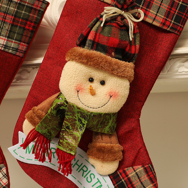 Torebka świąteczna dla dzieci - worek na cukierki z motywem choinkowym i kominkowym dekoracjami - Wianko - 56