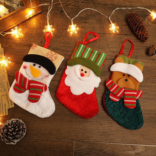 Torebka świąteczna dla dzieci - worek na cukierki z motywem choinkowym i kominkowym dekoracjami - Wianko - 10