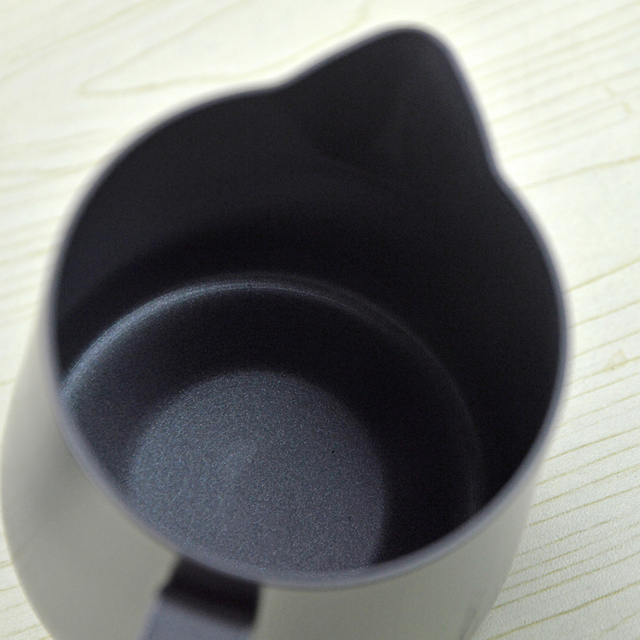 Dzbanek stalowy Barista do kawy z nieprzywierającym dnem i eleganckim dziobem dla spieniania mleka - Wianko - 4