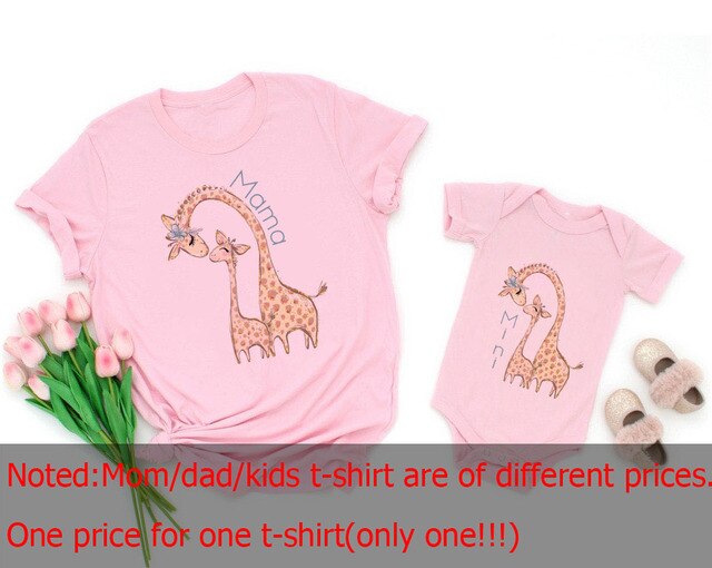 Zestaw Mama i Mini: Koszula Żyrafa dla Mamy i Mini T-shirt dla Córki - Pasujące Stroje Rodzinne - Wianko - 3