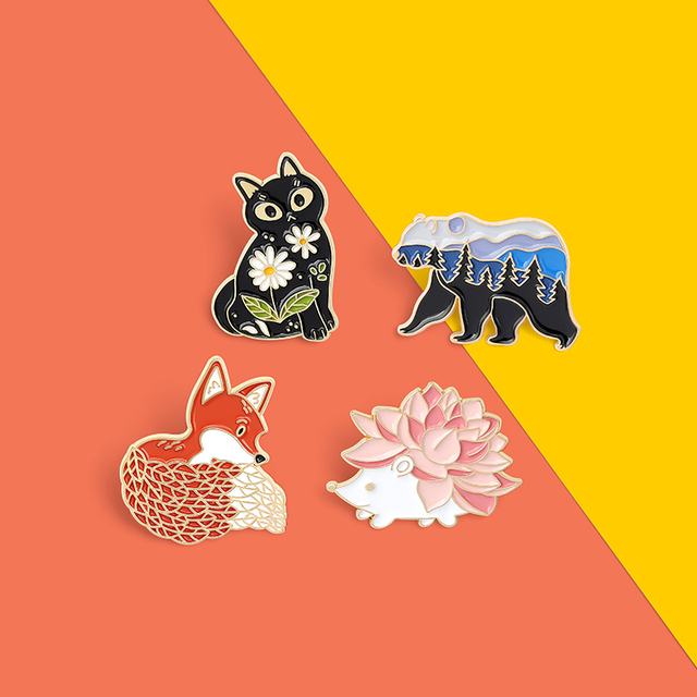 Emaliowana broszka z motywem leśnych zwierząt - jeże, lisy, niedźwiedzie, koty, kwiaty - różowa, do plecaków, torebek i kapeluszy dla kobiet - biżuteria - Wianko - 4