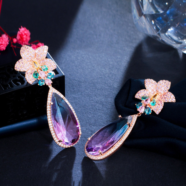Kolczyki wiszące z fioletową i niebieską cyrkoniami sześciennymi oraz kwiatowym motywem - biżuteria ślubna z 585 złotem (E820) - Wianko - 10