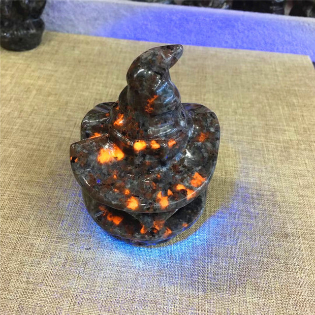 Kamień naturalny - potężny czakra Yooperlite - energia - rzeźba - wystrój - sodalit - czary - uzdrowienie duchowe - kryształyPotężny kamień naturalny Yooperlite dla uzdrawiających mocy czakr - Wianko - 3