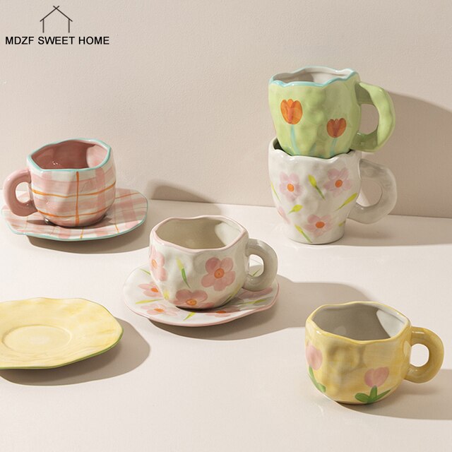 Ręcznie malowana ceramiczna filiżanka z kwiatowym wzorem dla miłośników kawy - idealna do domu i biura - Wianko - 1