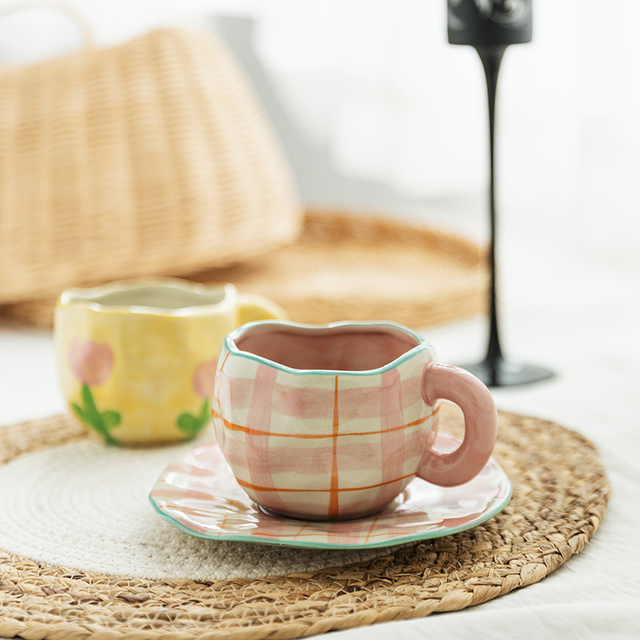 Ręcznie malowana ceramiczna filiżanka z kwiatowym wzorem dla miłośników kawy - idealna do domu i biura - Wianko - 6