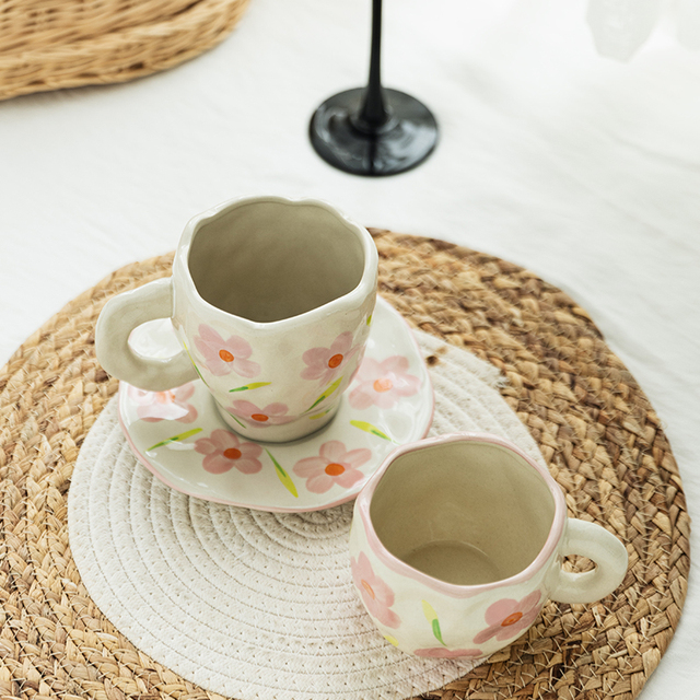 Ręcznie malowana ceramiczna filiżanka z kwiatowym wzorem dla miłośników kawy - idealna do domu i biura - Wianko - 5