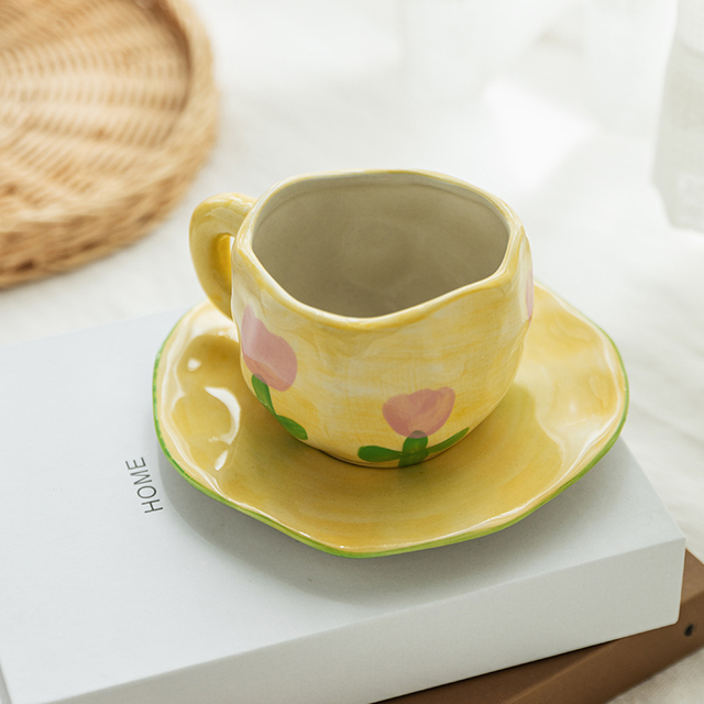 Ręcznie malowana ceramiczna filiżanka z kwiatowym wzorem dla miłośników kawy - idealna do domu i biura - Wianko - 9