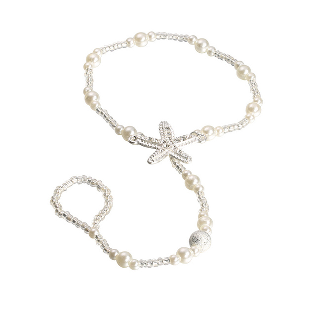 Sandałki z kostkowym łańcuszkiem, pierścieniem na palec i bransoletką na nogę z perłą - moda letnia dla kobiet i dziewcząt - Wianko - 3