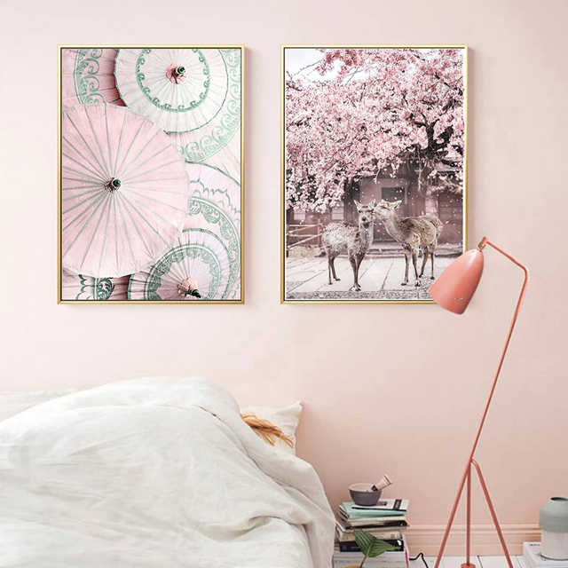 Plakat drukowany na płótnie z malarstwem nowoczesnym, przedstawiający spokojne jezioro, górę Fuji, różowe wiśnie, jeleń i elementy sztuki nordyckiej - Wianko - 7