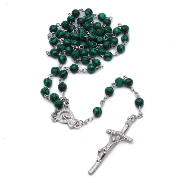 Naszyjnik z wisiorkiem: Zielony różaniec z akrylowym malachitem i krzyżem – kamień naturalny, katolicki, wysokiej jakości - Wianko - 9