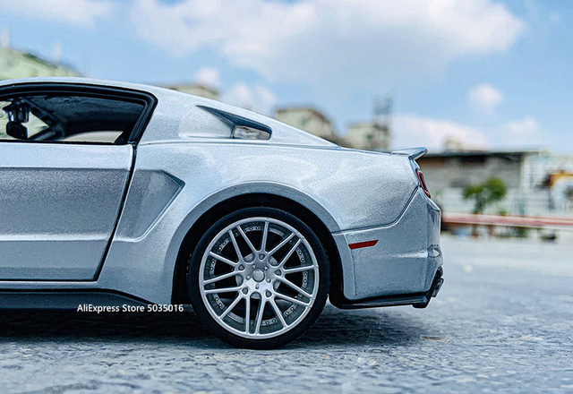 Maisto 1:24 Ford Mustang Shelby GT500 (Need for Speed) – aluminiowy model samochodu, dekoracja rzemieślnicza, kolekcjonerska zabawka - Wianko - 19