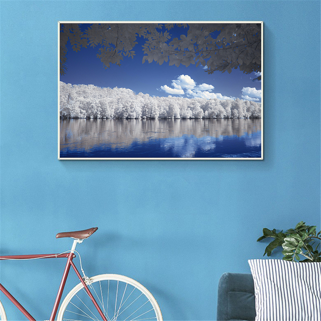 Obraz dekoracyjny - Głęboki błękit nieba - Las górski - Poziomy widok lasu - Wianko - 10