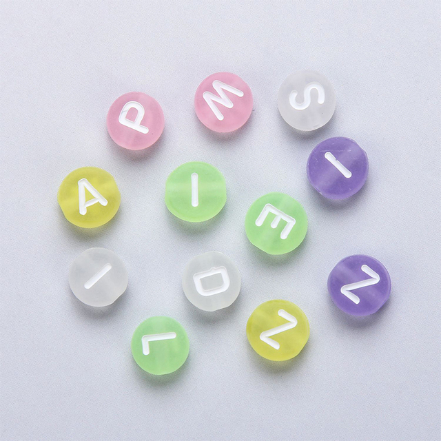 100 sztuk kolorowych mieszanych owalnych akrylowych koralików z literami alfabetu 4*7mm hurtowych, idealnych do tworzenia bransoletek i naszyjników DIY - Wianko - 14