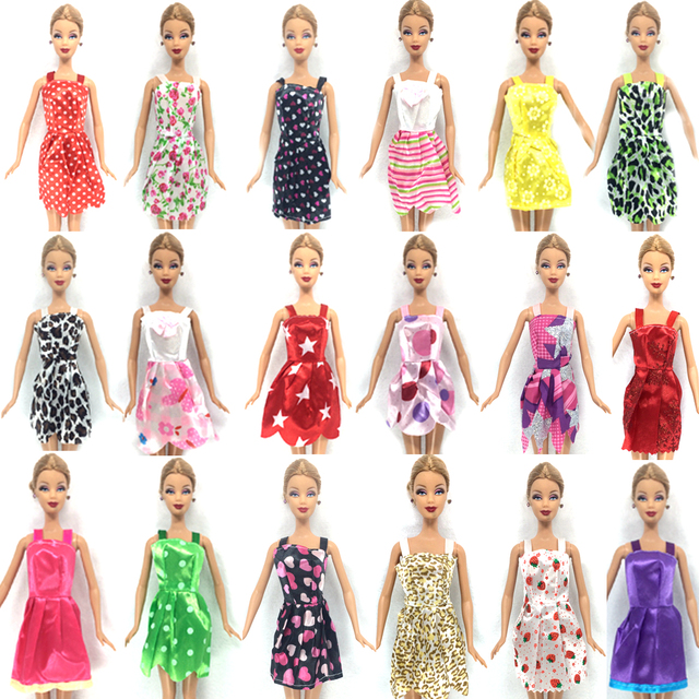Zestaw 10 sztuk pięknych ubrań imprezowych, naszyjnik z tworzywa sztucznego i buty dla lalki Barbie - Wianko - 4